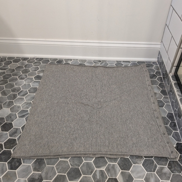 Lululemon Women's Micro Stripe Grey Infinity Scarf - Picture 3 of 4